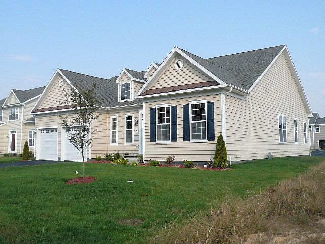 2nd image of 92 Ponds Edge Ct