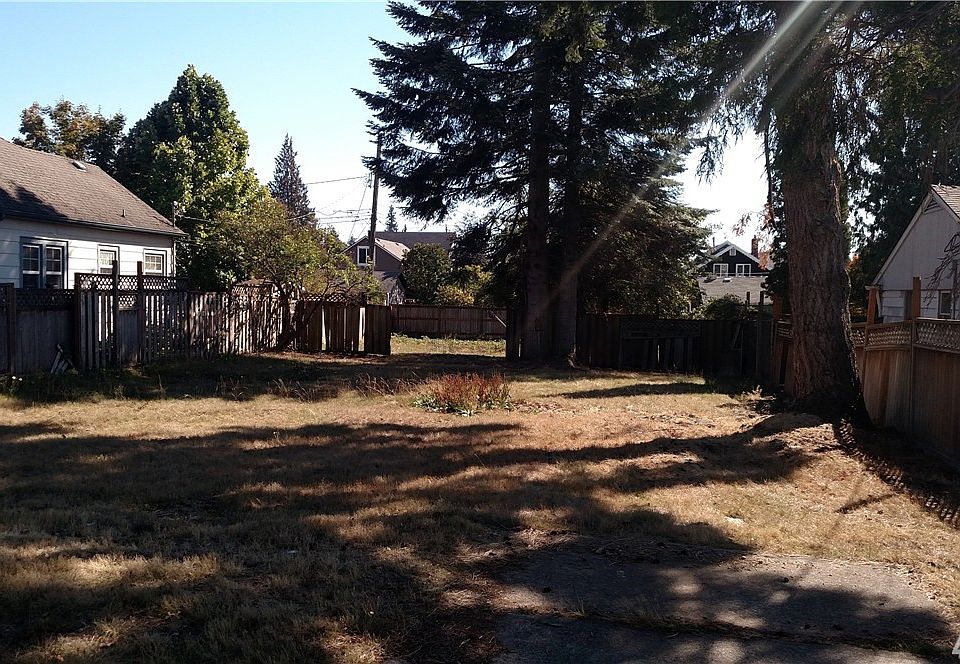 2nd image of 4420 N 8th St