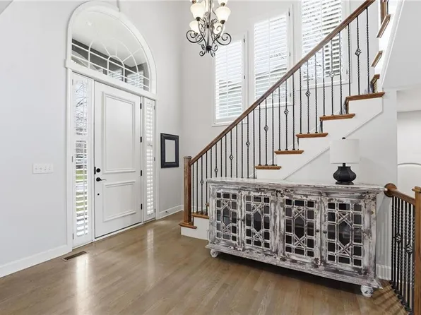 15708 Linden St, Overland Park, KS 66224