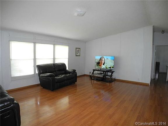 4th image of 114 Lynnhaven Dr