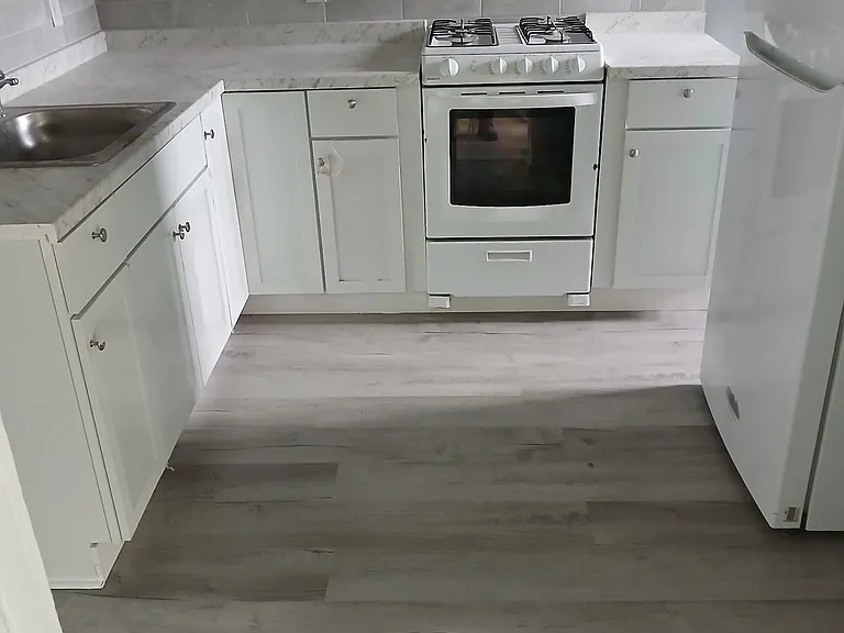 811 Court St — Photo 3