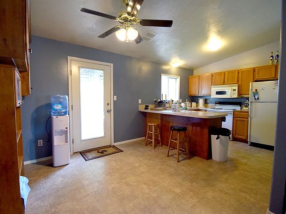 4th image of 2772 Pam Cir