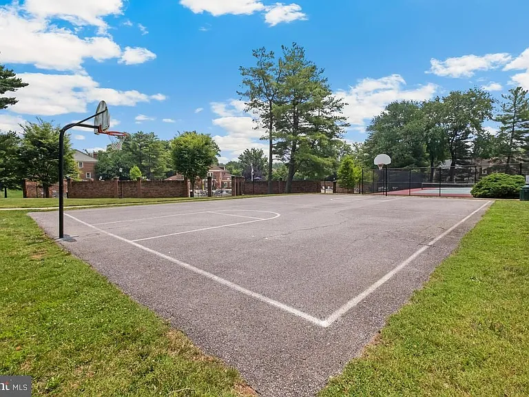 11426 Dorchester Ln — Photo 37