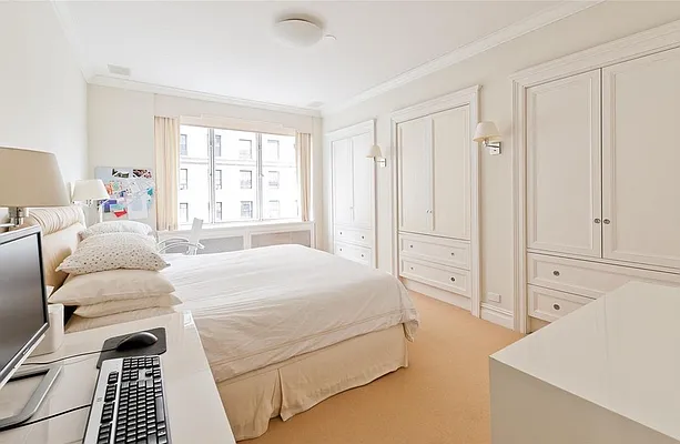 Sold by Sloane Square | media 17