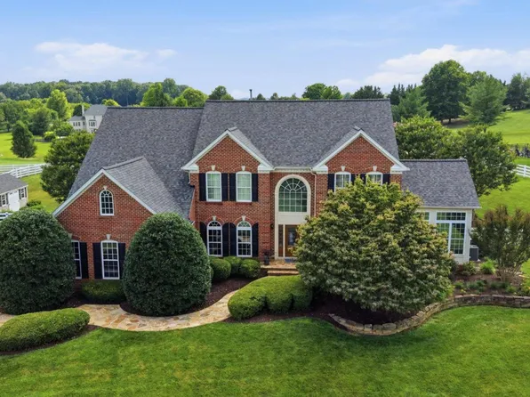 3082 Ballesteras Ct, Mount Airy, MD 21771