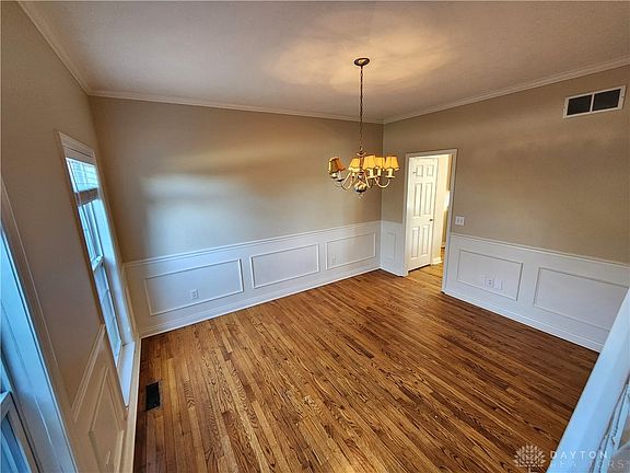 3rd image of 815 Autumn Ct