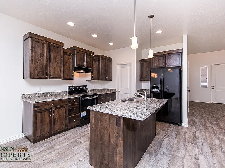 3252 E Tanoak Dr — Photo 3