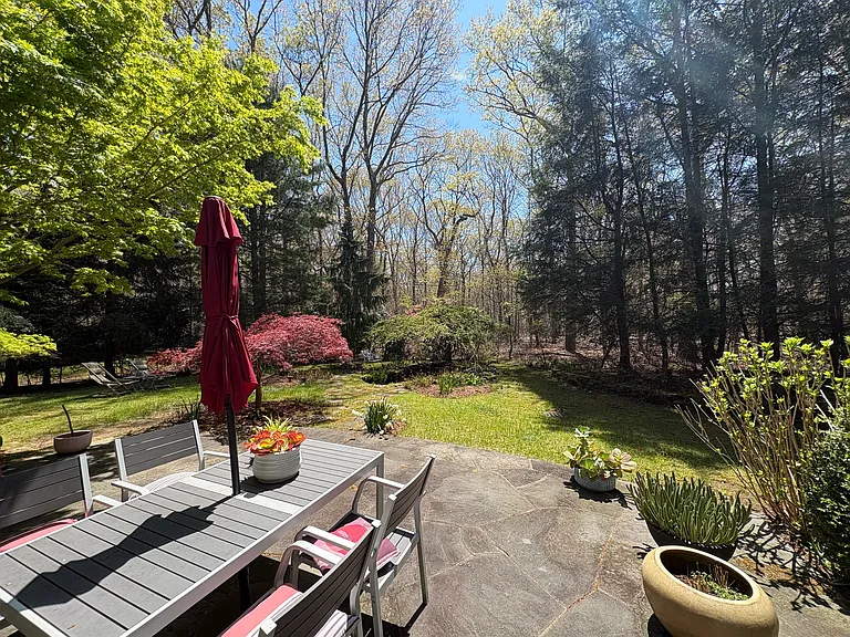 8 Wooded Oak Ln — Photo 9