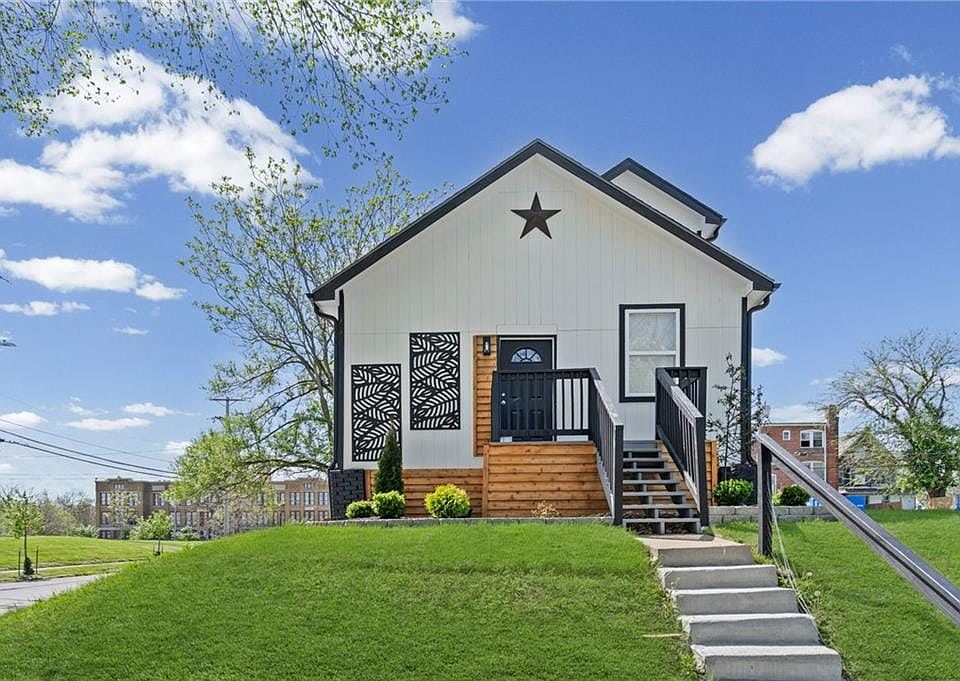 1st image of 3648 Flora Ave
