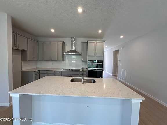 5th image of 232 MONTGOMERY Court