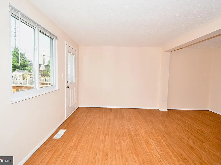 222 Canfield Ter — Photo 7