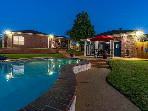 3rd image of 170 Lookout Ct