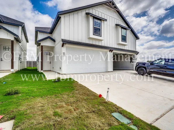 924 Cooksey Ct, Grandview, TX