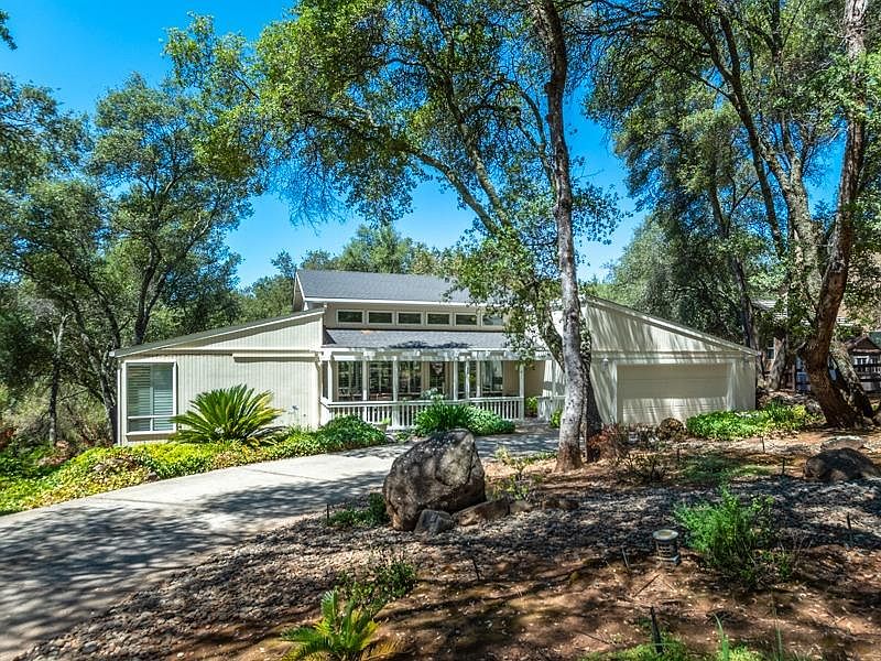 1st image of 3041 Royal Dr