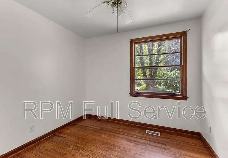 570 Carol Dr — Photo 18
