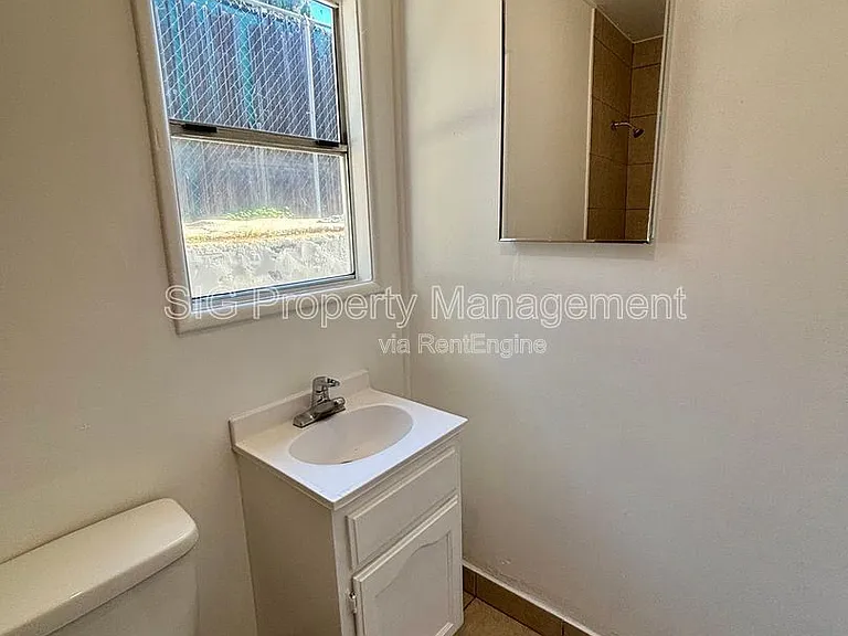 10156 Helendale Ave #1/4 — Photo 9