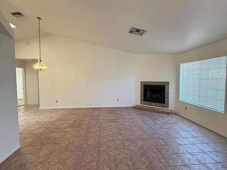2791 W Redmond Dr — Photo 4