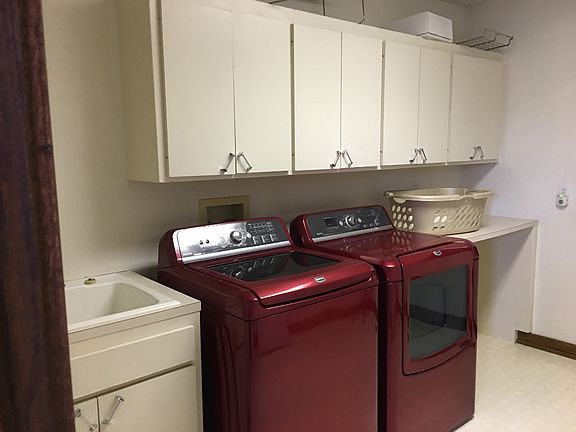 laundry room off of kitchen