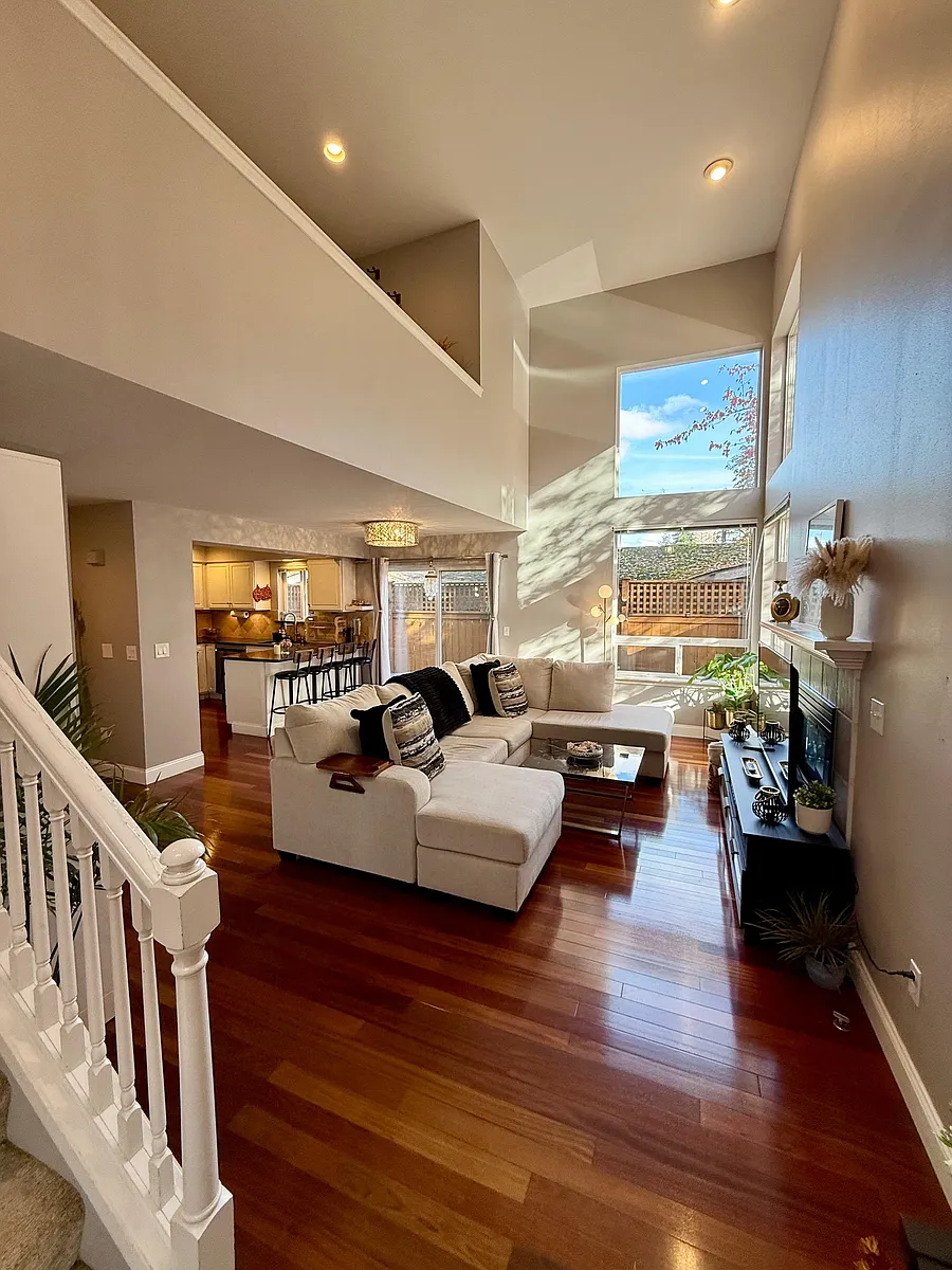 Ground Floor: Living Room, Hallway, Kitchen, Powder Bathroom + Laundry, Access to Garage - 11623 NE 90th St #11623