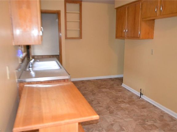 2nd image of 3025 Lucerne Ave
