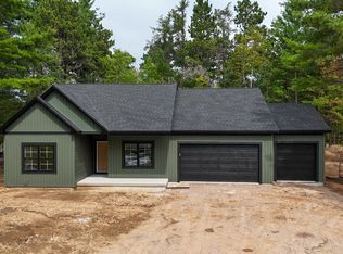 8590 Oak Park Cir, Minocqua, WI 54548