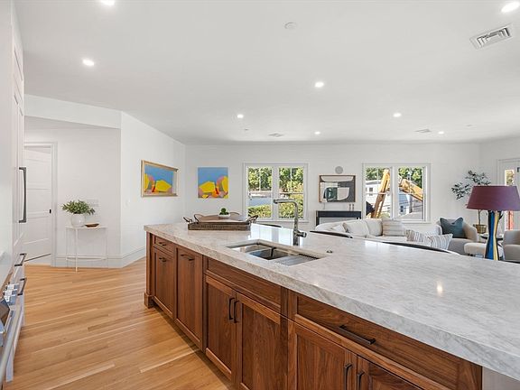 4th image of 69 Williams St #3