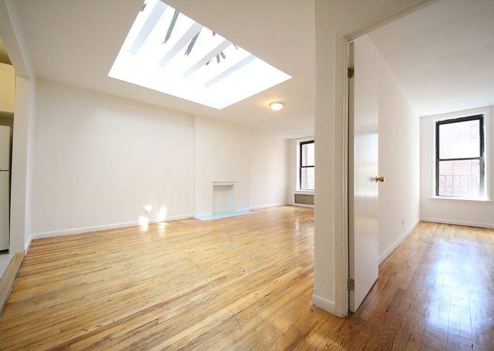 1st image of 937 8th Ave APT 3B