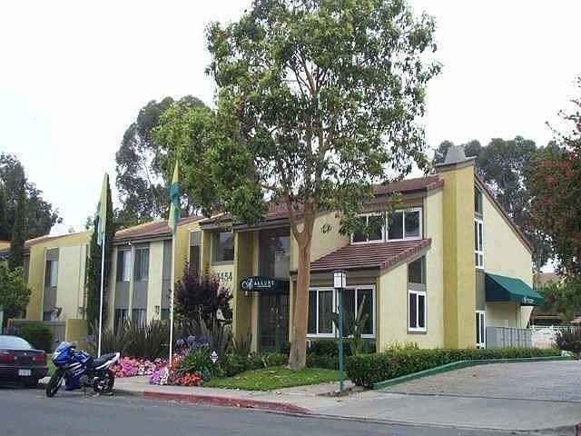 Exterior of complex