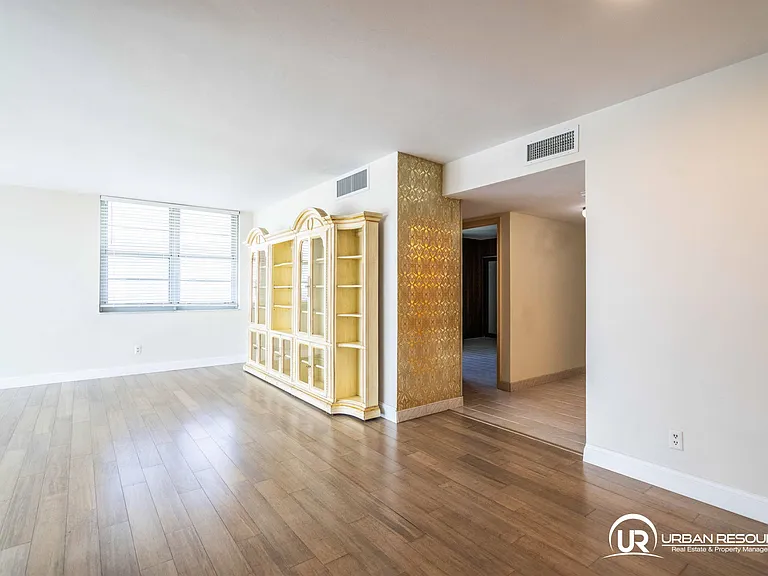9500 W Bay Harbor Dr #7D — Photo 10