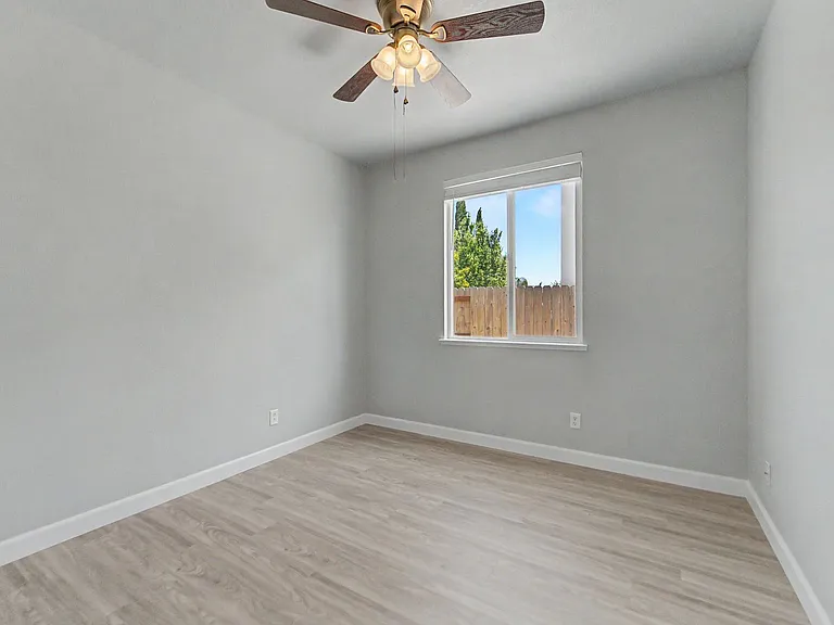 199 Mississippi Dr — Photo 16