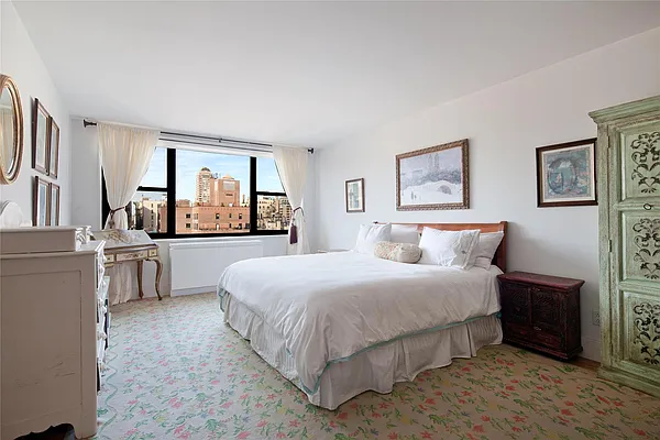 Rented by Douglas Elliman | media 19