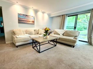 3925 Lone Pine Rd APT 100, West Bloomfield, MI 48323