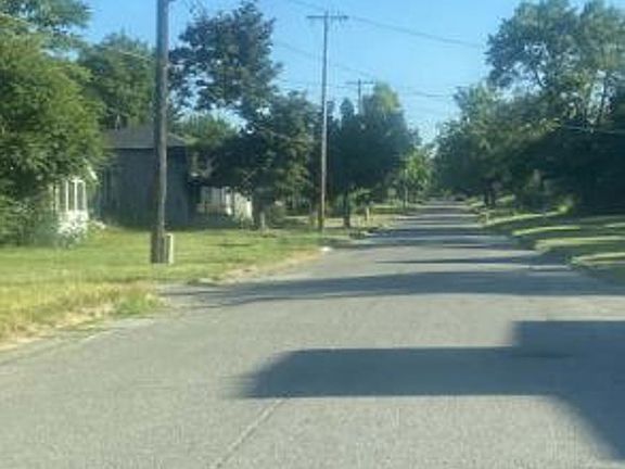 Exterior Neighborhood (street photo)