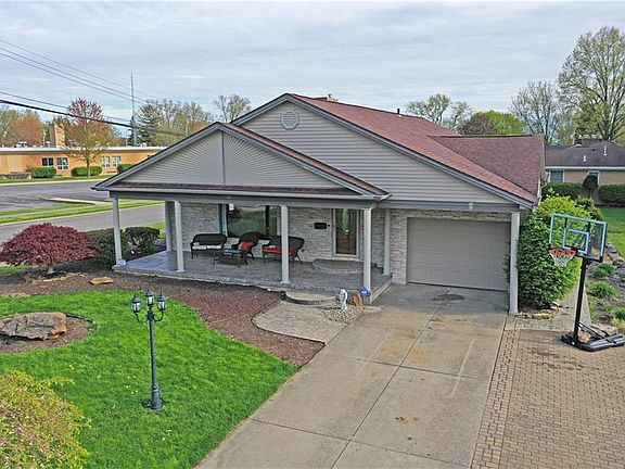 3rd image of 571 Forsythe Ave