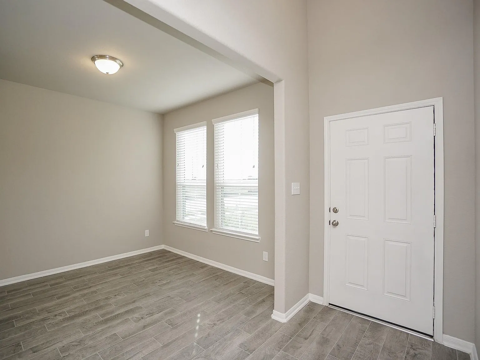 4 bed, 2.5 bath, 2785 sqft, $2,925 — Photo 2