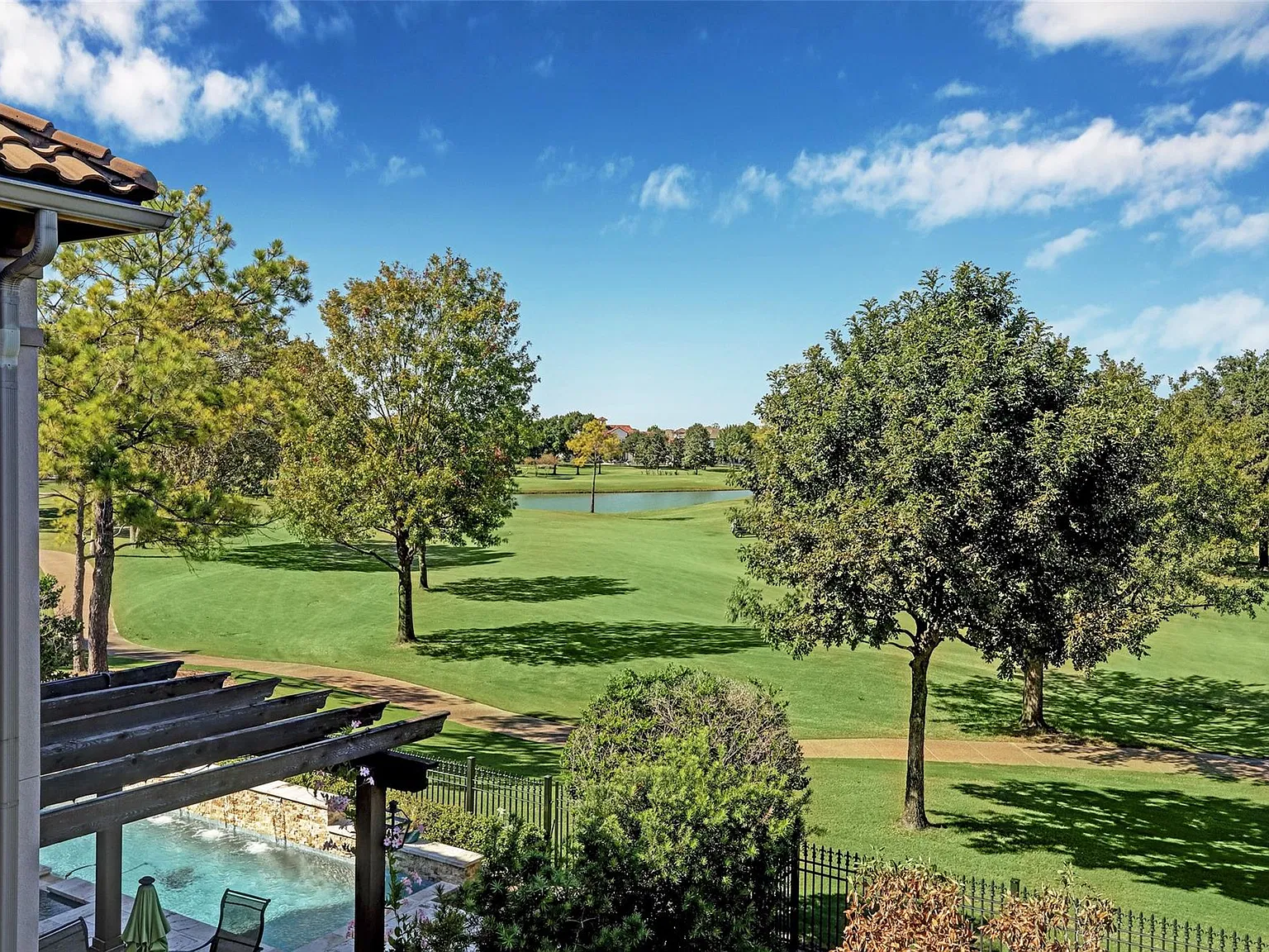 4 bed, 4.5 bath, 5206 sqft, $7,000 — Photo 3
