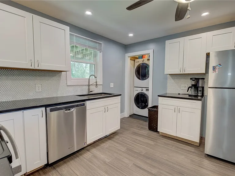 535 Ten Rod Rd #B — Photo 9