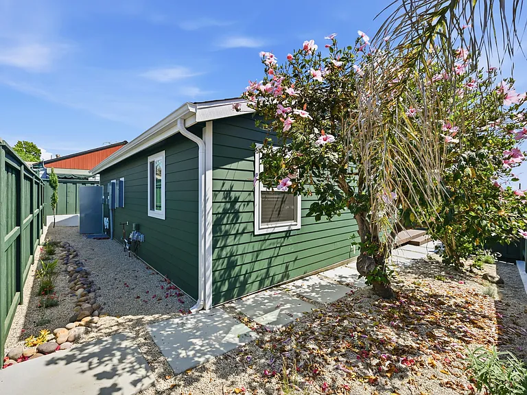4005 Manzanita — Photo 16