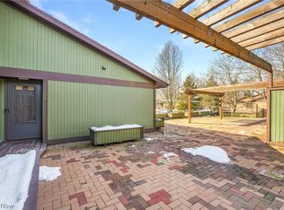 17639 Walnut Trl, Chagrin Falls, OH 44023