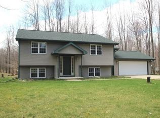 4141 Powers Ln, Oconto Falls, WI 54154