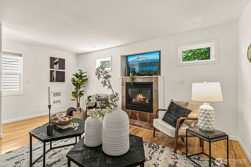 5th image of 158 15th Avenue #B