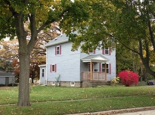 1204 Wheeler St, Woodstock, IL 60098