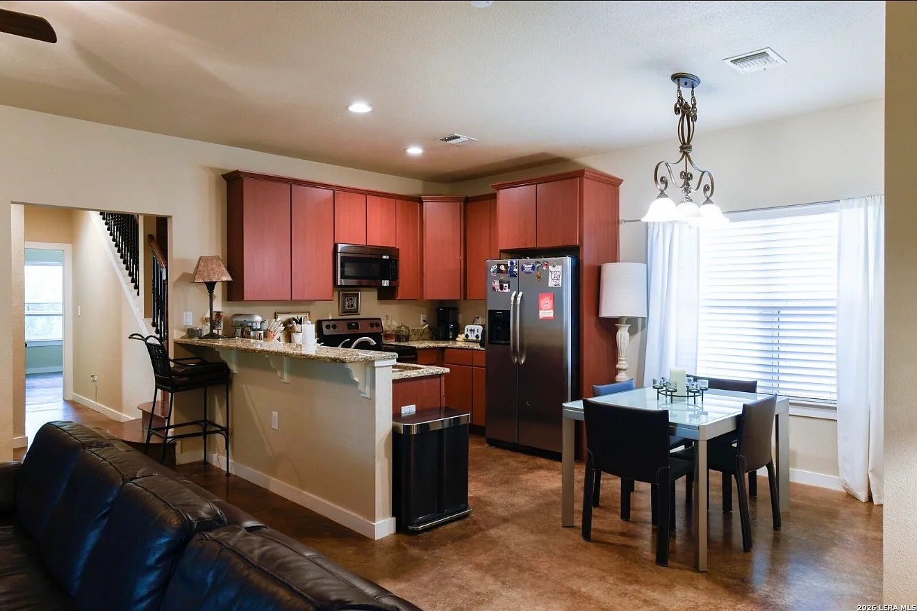 4 bed, 1590 sqft, $2,195 — Photo 3