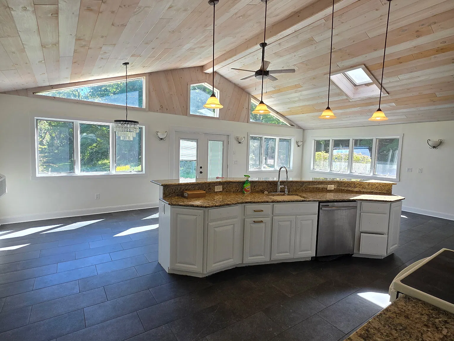2 bed, $3,000 — Photo 1