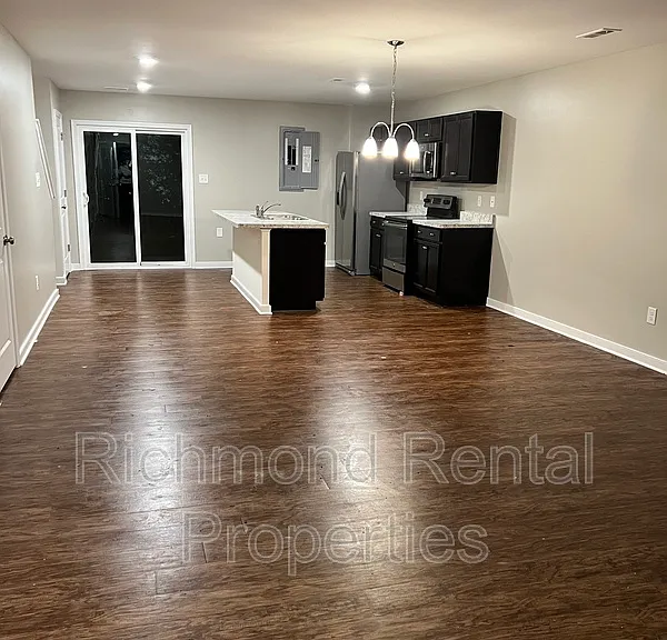 1503 Stonewall Manor Dr — Photo 2