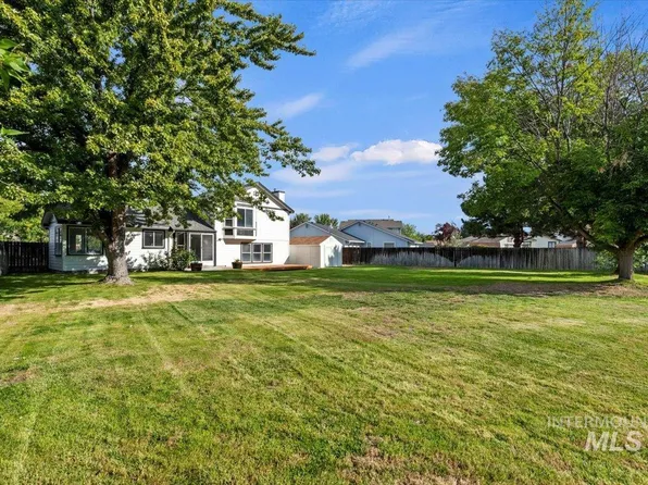 3617 W Quaker Ridge Dr, Meridian, ID 83646