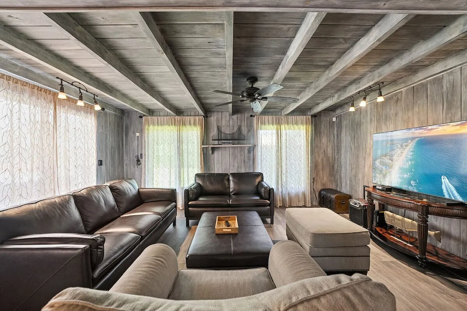 3 bed, 2.0 bath, $7,564 — Photo 2