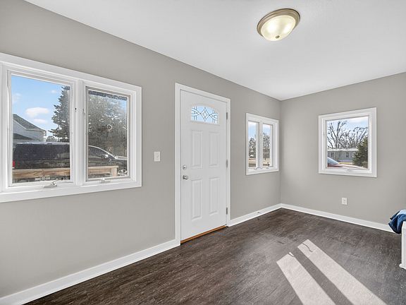 5th image of 516 W Spring St