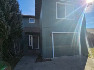 863 SE Kierra Pl, Madras, OR 97741