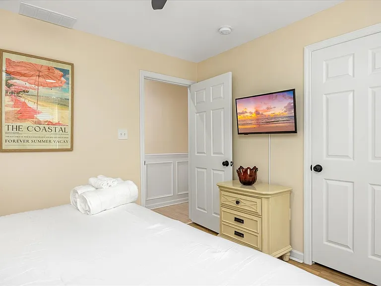 5123 Ventnor Ave #B — Photo 3